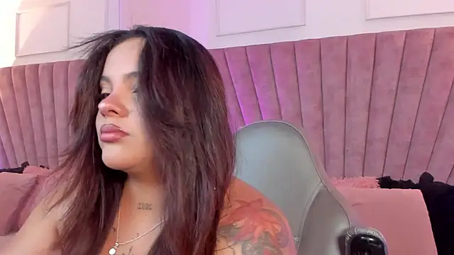 Snapshot of LunaSotto chatting on October 20, 2025, 8:20 pm LunaSotto online show from October 20, 2025, 8:20 pm