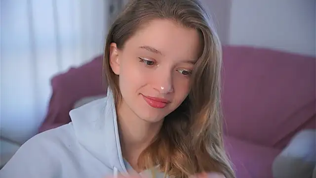 UdelaHathorne online show from March 16, 2025, 10:11 am