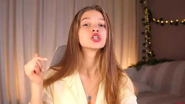 UdelaHathorne online show from October 16, 2025, 3:31 pm