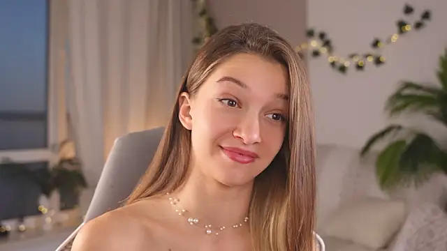 UdelaHathorne online show from September 12, 2025, 4:18 pm