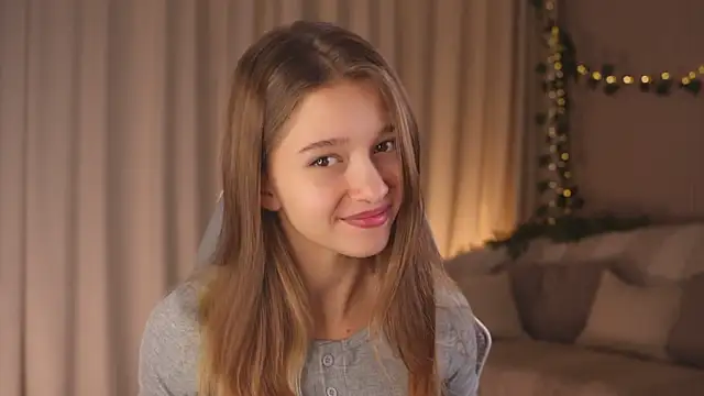 UdelaHathorne online show from October 11, 2025, 3:57 pm