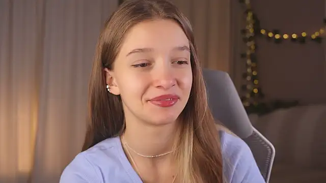 UdelaHathorne online show from October 22, 2025, 3:11 pm