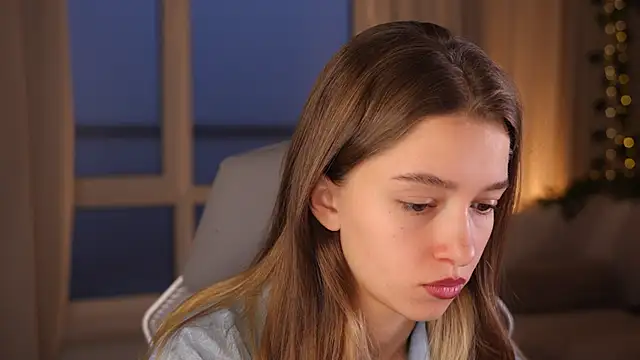 UdelaHathorne online show from October 9, 2025, 3:01 pm