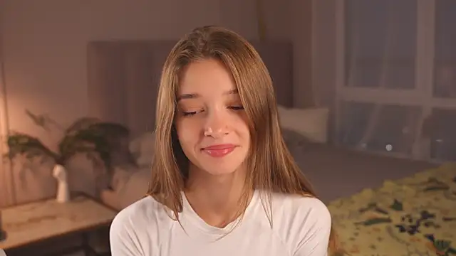 UdelaHathorne online show from September 27, 2025, 3:29 pm