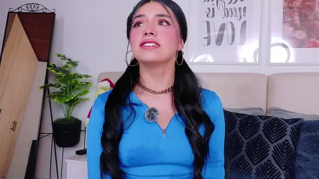 SaritaBratz online show from December 17, 2025, 9:42 pm