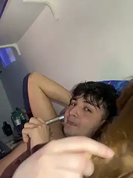 Snapshot of Travizn001 chatting on March 1, 2025, 1:43 am Travizn001 online show from March 1, 2025, 1:43 am