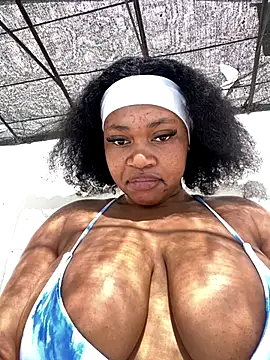 Snapshot of CuteSexyBoobz chatting on October 7, 2025, 9:43 am CuteSexyBoobz online show from October 7, 2025, 9:43 am