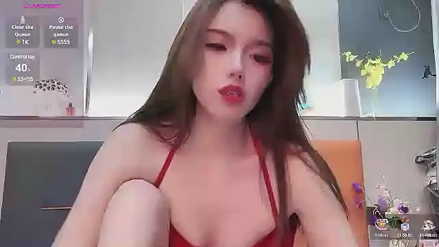 guoguo7777777 online show from March 13, 2025, 7:06 pm