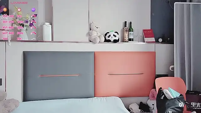 guoguo7777777 online show from November 3, 2025, 2:39 am