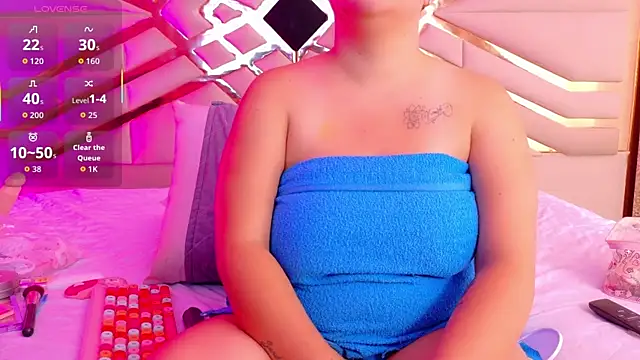 Snapshot of playfulcurvy chatting on October 11, 2025, 7:48 pm playfulcurvy online show from October 11, 2025, 7:48 pm