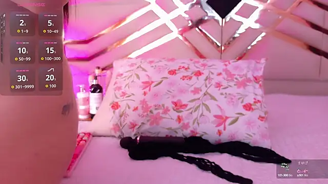 Snapshot of playfulcurvy chatting on October 2, 2025, 8:01 pm playfulcurvy online show from October 2, 2025, 8:01 pm