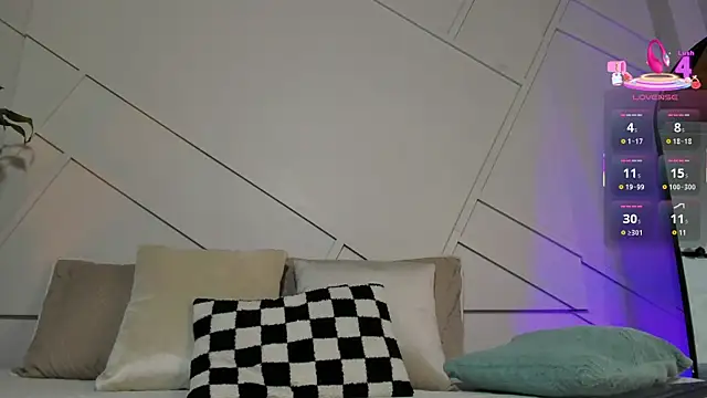 Snapshot of alanarouge chatting on September 24, 2025, 11:17 am alanarouge online show from September 24, 2025, 11:17 am