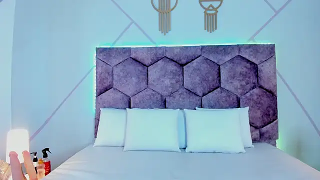 Snapshot of aurora_collinss_ chatting on October 7, 2025, 1:12 pm aurora collinss  online show from October 7, 2025, 1:12 pm