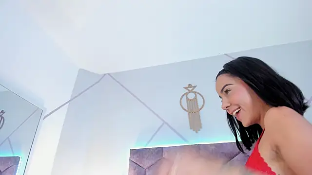 aurora collinss  online show from November 5, 2025, 1:03 pm