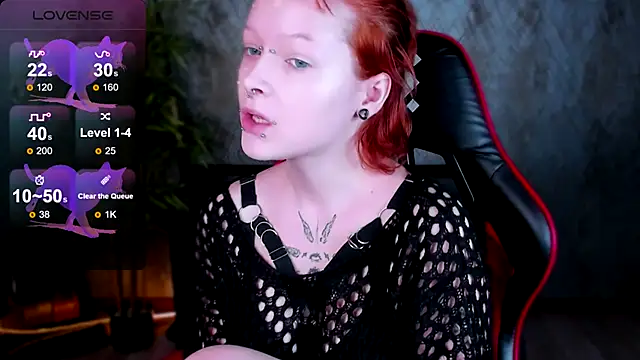 NicoleFlloret online show from September 30, 2025, 9:21 pm