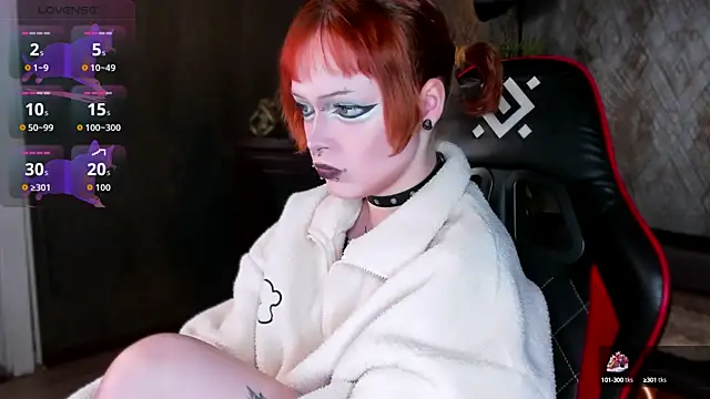 NicoleFlloret online show from October 3, 2025, 8:32 pm