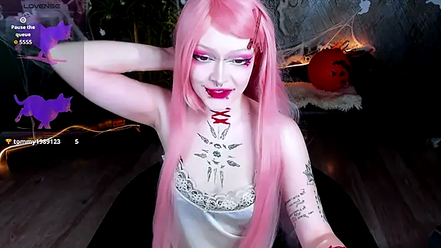 NicoleFlloret online show from October 25, 2025, 9:15 pm