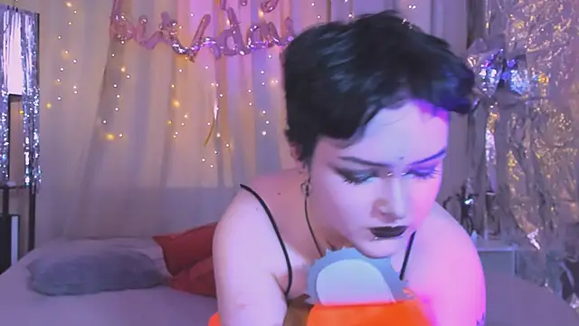 NicoleFlloret online show from March 18, 2025, 8:39 am