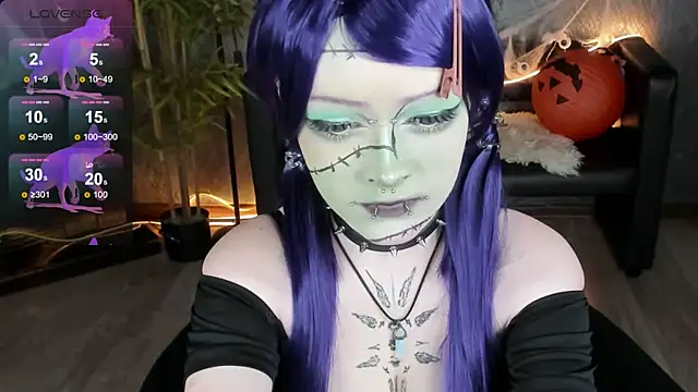 NicoleFlloret online show from October 30, 2025, 8:39 pm