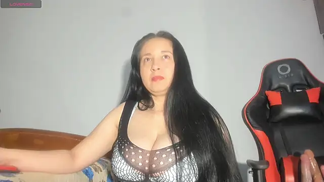 hot-nikol online show from April 3, 2026, 4:08 am