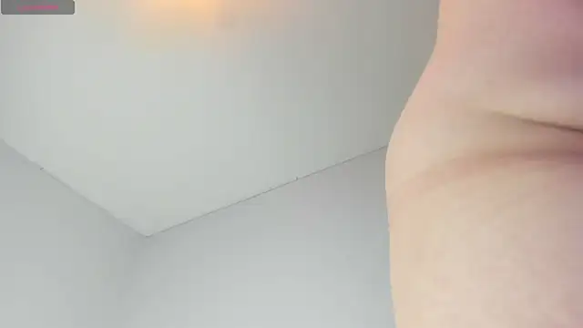 hot-nikol online show from April 12, 2026, 12:14 am