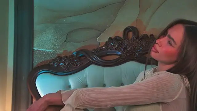 Amanda River online show from April 18, 2026, 11:38 pm