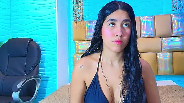 Mia Montess online show from December 18, 2025, 5:06 pm