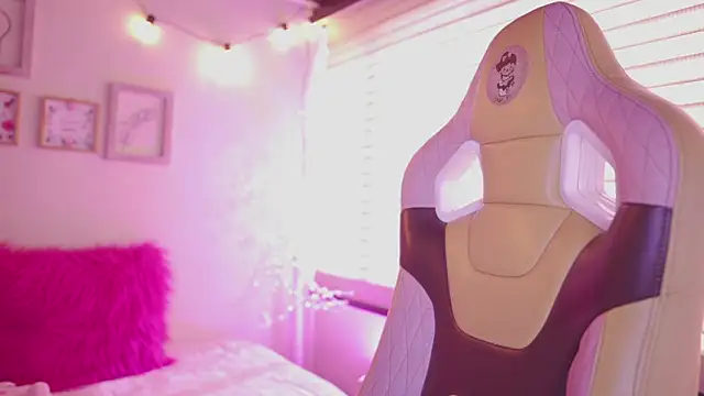 tommy blue online show from April 7, 2026, 2:19 pm