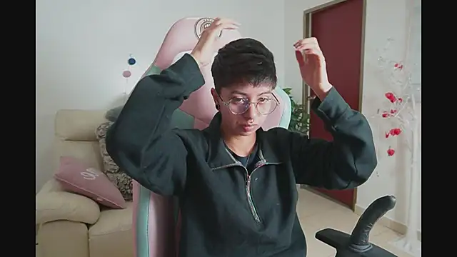 tommy blue online show from October 1, 2025, 3:27 pm