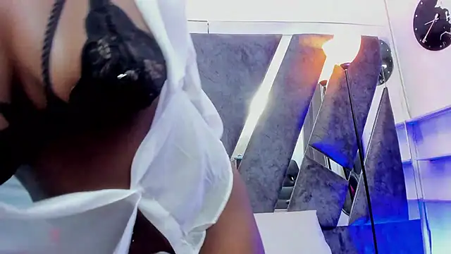 CandyMartinez  online show from October 14, 2025, 8:20 pm