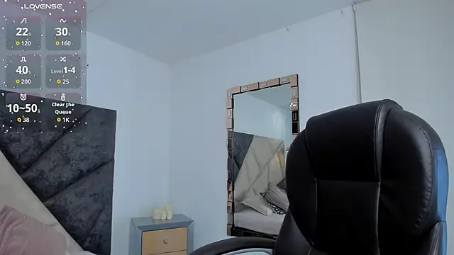 SaskiaGrendel online show from November 28, 2025, 12:11 am