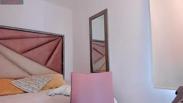 Snapshot of SaskiaGrendel chatting on September 19, 2025, 6:12 pm SaskiaGrendel online show from September 19, 2025, 6:12 pm