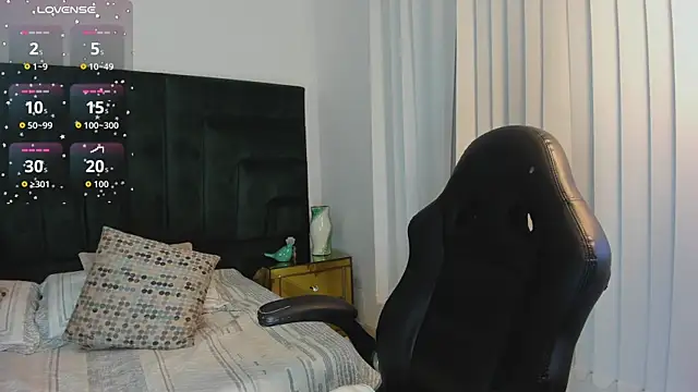 Snapshot of SaskiaGrendel chatting on October 16, 2025, 6:05 pm SaskiaGrendel online show from October 16, 2025, 6:05 pm