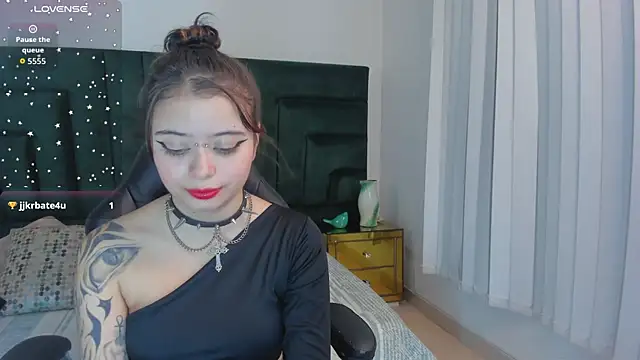 Snapshot of SaskiaGrendel chatting on October 25, 2025, 12:10 am SaskiaGrendel online show from October 25, 2025, 12:10 am