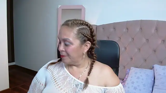 scarlettbooty online show from March 9, 2025, 3:43 am