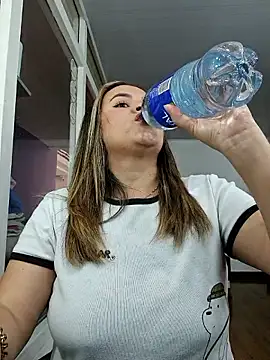 Snapshot of mandy-moore chatting on February 4, 2026, 7:09 pm mandy-moore online show from February 4, 2026, 7:09 pm