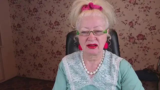 Maya Mayflower online show from December 1, 2025, 4:02 am