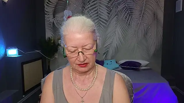 Maya Mayflower online show from March 13, 2025, 9:43 am
