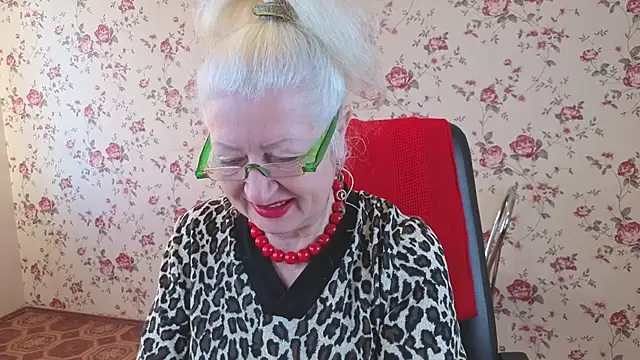 Snapshot of Maya_Mayflower chatting on October 24, 2025, 4:44 am Maya Mayflower online show from October 24, 2025, 4:44 am