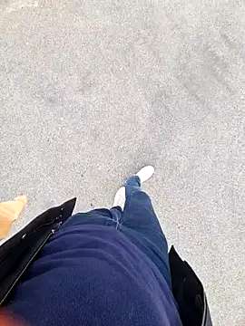 Snapshot of GM51-1988 chatting on October 6, 2025, 10:27 am GM51-1988 online show from October 6, 2025, 10:27 am