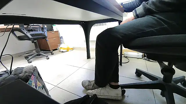 Snapshot of GM51-1988 chatting on September 25, 2025, 3:40 pm GM51-1988 online show from September 25, 2025, 3:40 pm