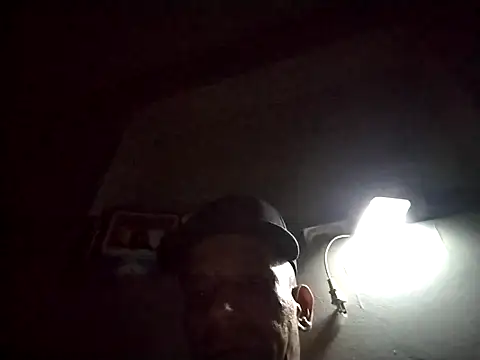 karlossan24 online show from April 18, 2026, 2:41 pm