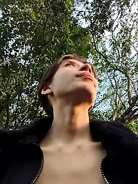 KratosAfroditacs online show from April 9, 2026, 10:38 pm