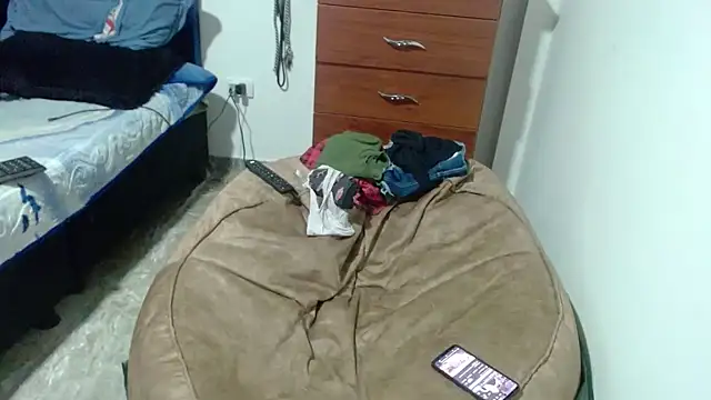 Snapshot of KratosAfroditacs chatting on October 18, 2025, 1:18 am KratosAfroditacs online show from October 18, 2025, 1:18 am