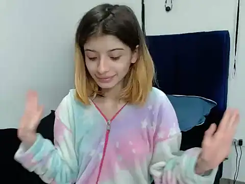 Snapshot of KratosAfroditacs chatting on October 27, 2025, 5:47 pm KratosAfroditacs online show from October 27, 2025, 5:47 pm