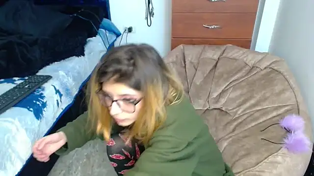 Snapshot of KratosAfroditacs chatting on October 4, 2025, 8:05 am KratosAfroditacs online show from October 4, 2025, 8:05 am