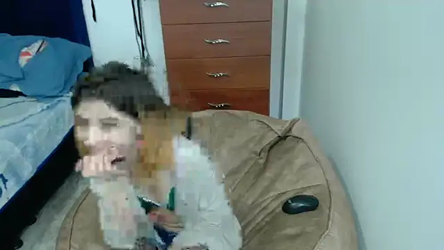 Snapshot of KratosAfroditacs chatting on October 6, 2025, 11:05 pm KratosAfroditacs online show from October 6, 2025, 11:05 pm