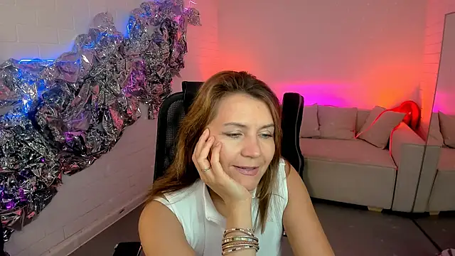 NicoleHitman online show from September 22, 2025, 5:13 am