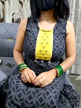 Snapshot of Decant_Ruhi143 chatting on October 15, 2025, 5:10 pm Decant Ruhi143 online show from October 15, 2025, 5:10 pm