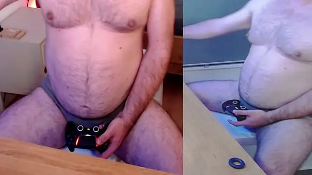 Snapshot of BiggedyBear chatting on November 8, 2025, 1:53 am BiggedyBear online show from November 8, 2025, 1:53 am